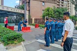 本赛季五大联赛球员头球破门榜：凯恩8球居首，吉鲁7球并列次席